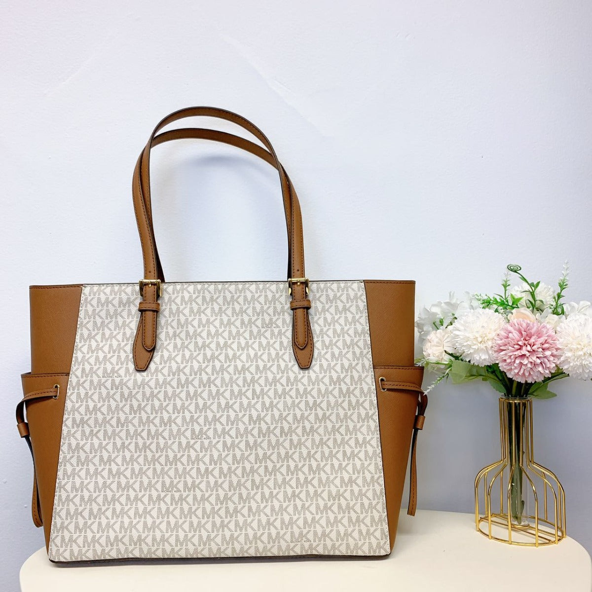 MICHAEL KORS 35S1G2GT7B Gilly Large Logo and Leather Travel Tote Bag Vanilla MICHAEL KORS 35S1G2GT7B Gilly Large Logo and Leather Travel Tote Bag Vanilla